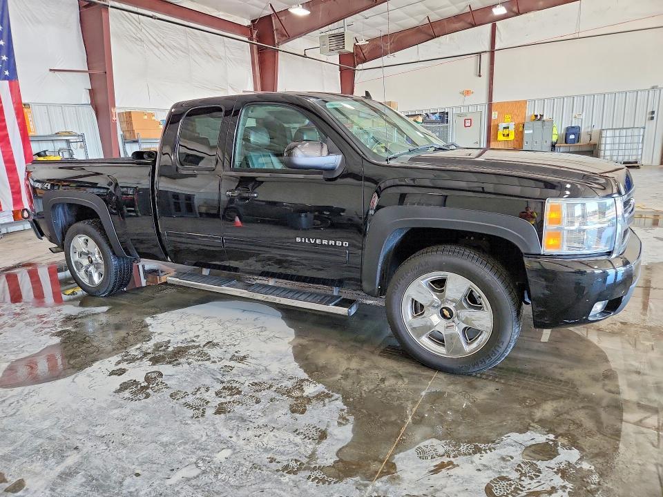 2011 CHEVROLET SILVERADO K1500 LTZ — Фото 4 из 12