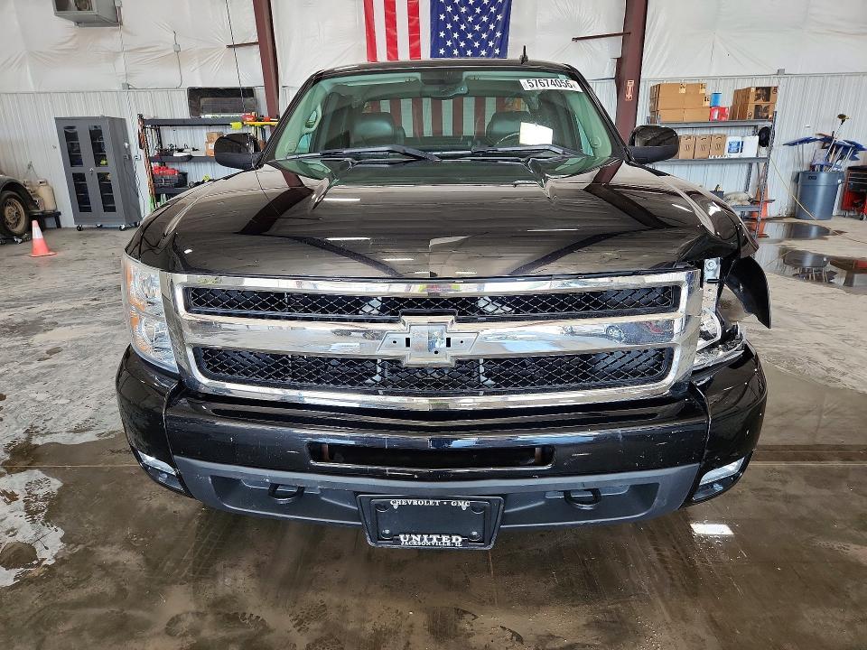 2011 CHEVROLET SILVERADO K1500 LTZ — Фото 5 из 12