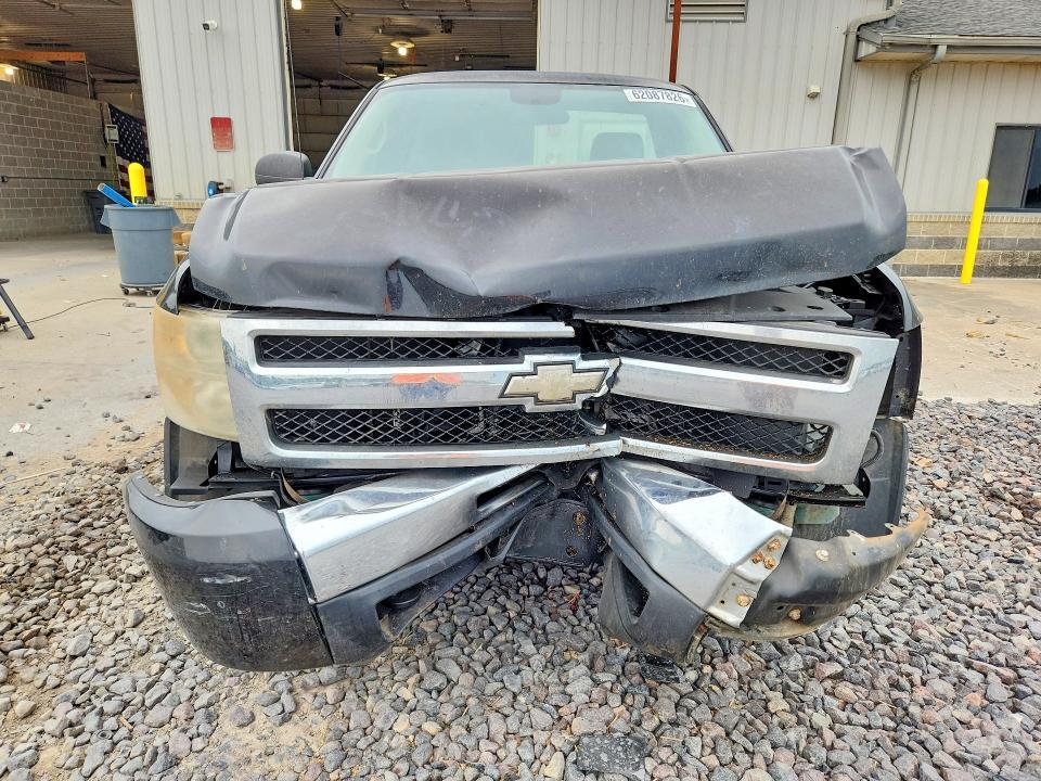 2011 CHEVROLET SILVERADO K1500 — Фото 5 из 12