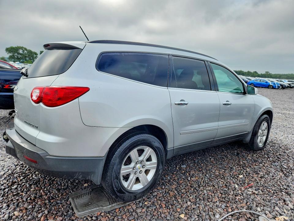 2011 CHEVROLET TRAVERSE LT — Фото 3 из 13