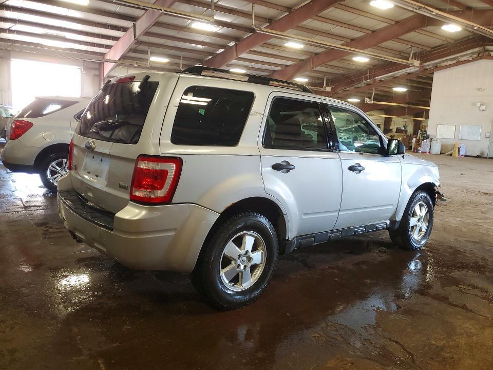 1FMCU0DG9BKB45551 2011 FORD ESCAPE photo no. 3