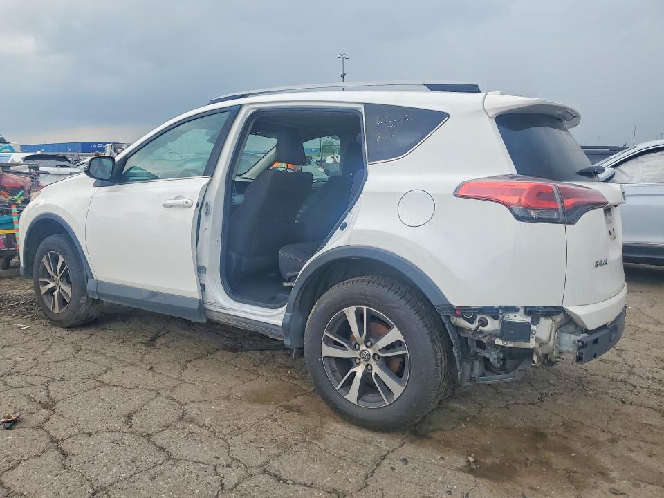 2018 TOYOTA RAV4 XLE — Фото 2 из 13
