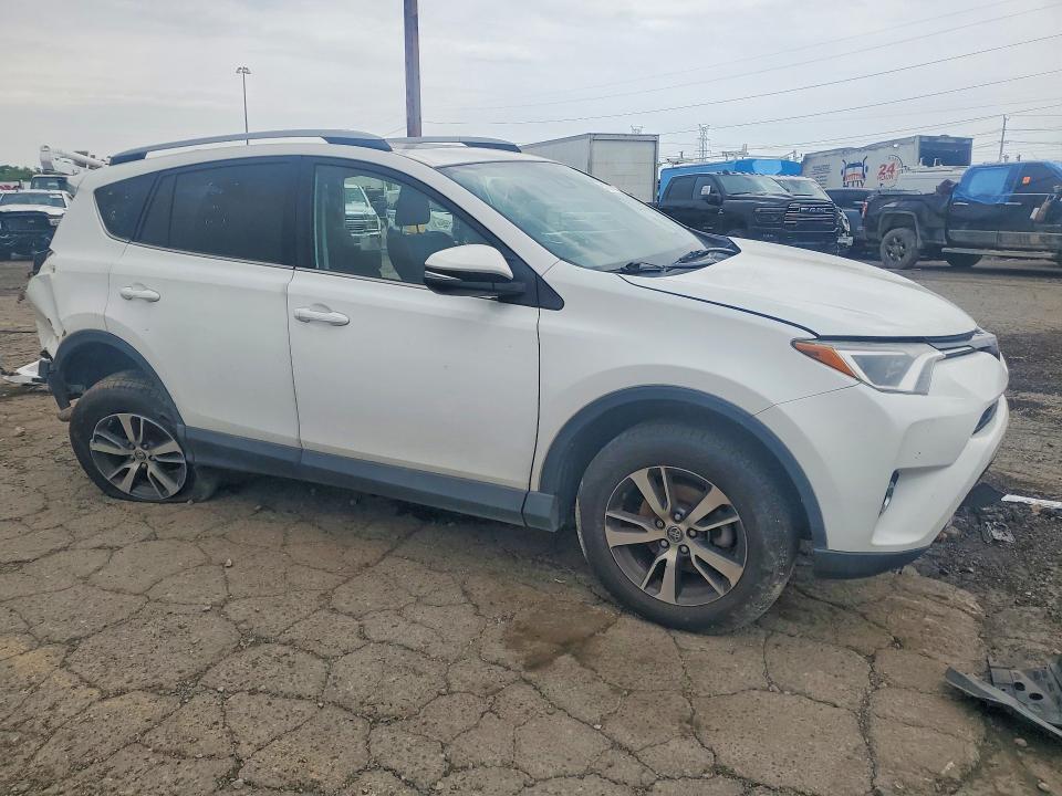 2018 TOYOTA RAV4 XLE — Фото 4 из 13