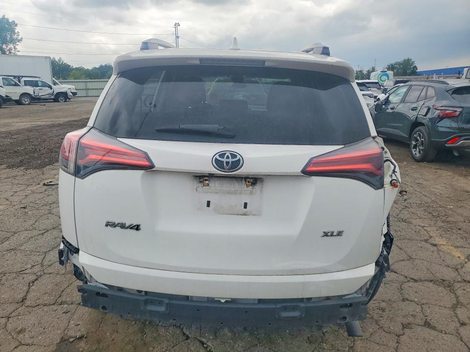 2018 TOYOTA RAV4 XLE — Фото 6 из 13