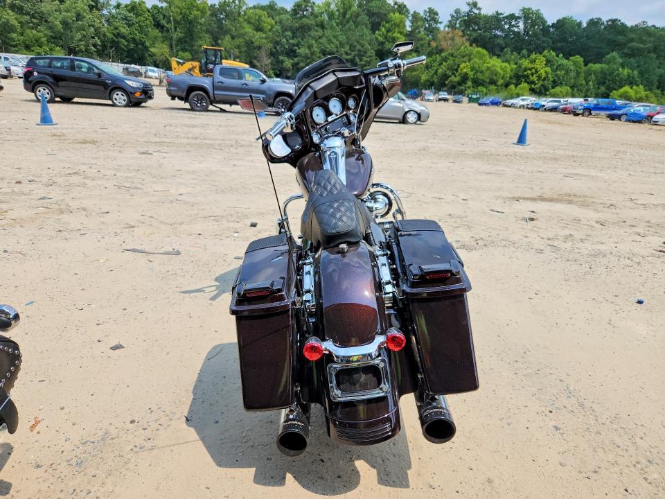 1HD1KBM12BB615507 2011 HARLEY-DAVIDSON FLHX photo no. 4