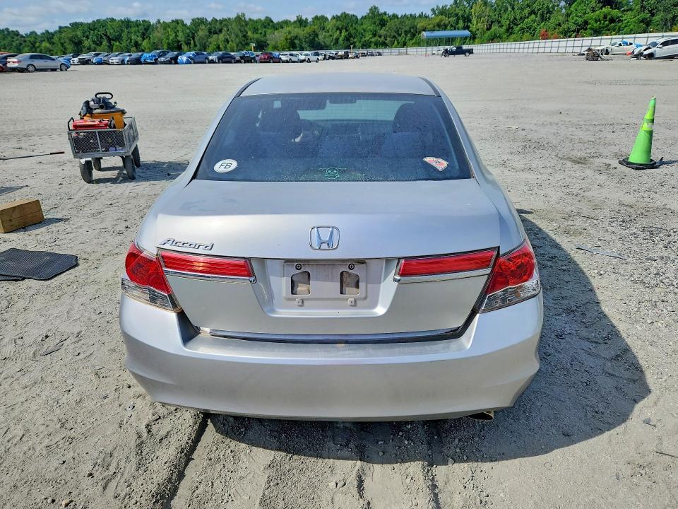 2011 HONDA ACCORD LX — Фото 6 из 12