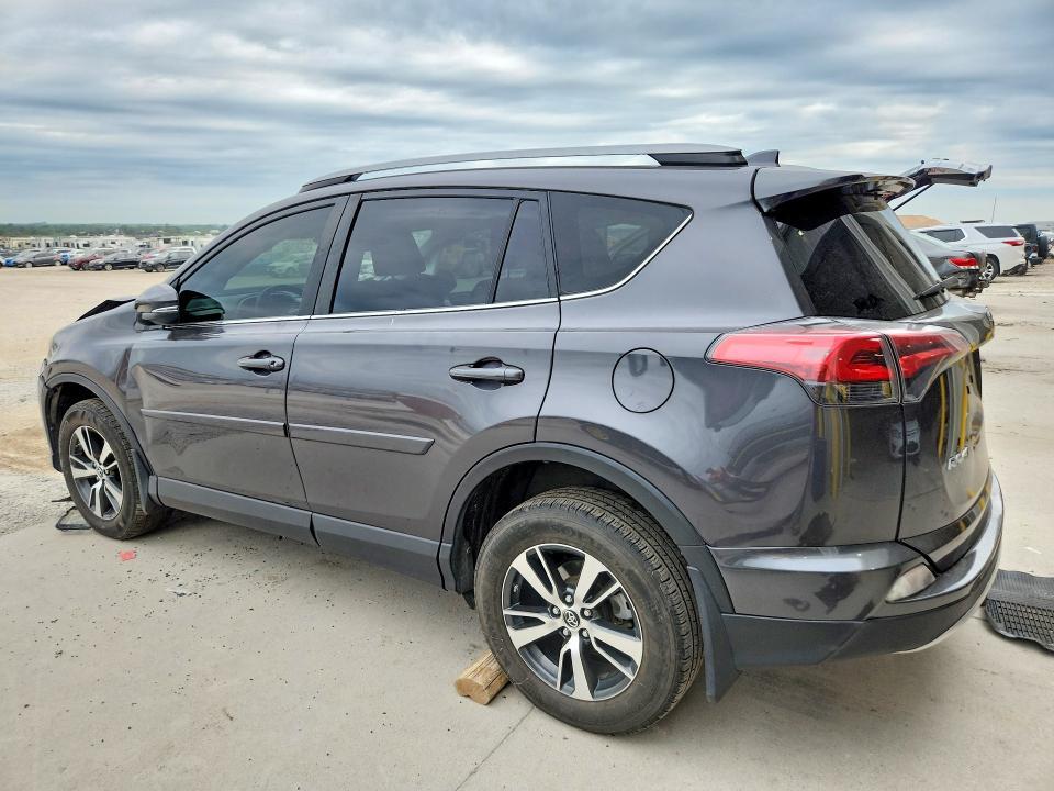 2018 TOYOTA RAV4 XLE — Фото 2 из 12