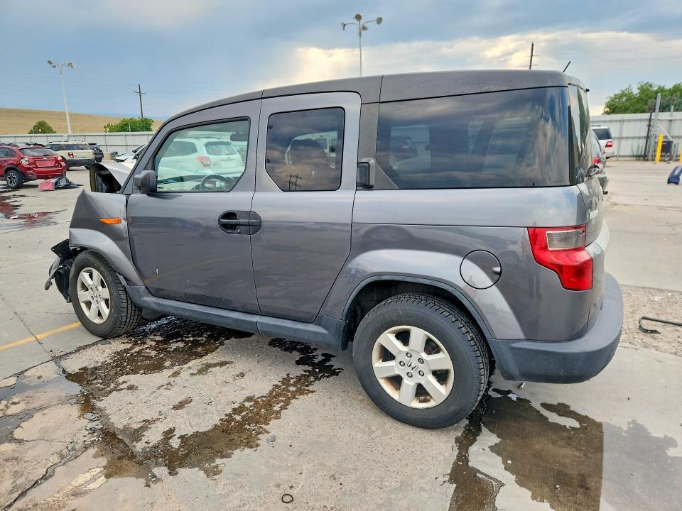 5J6YH2H71BL000917 2011 HONDA ELEMENT photo no. 2