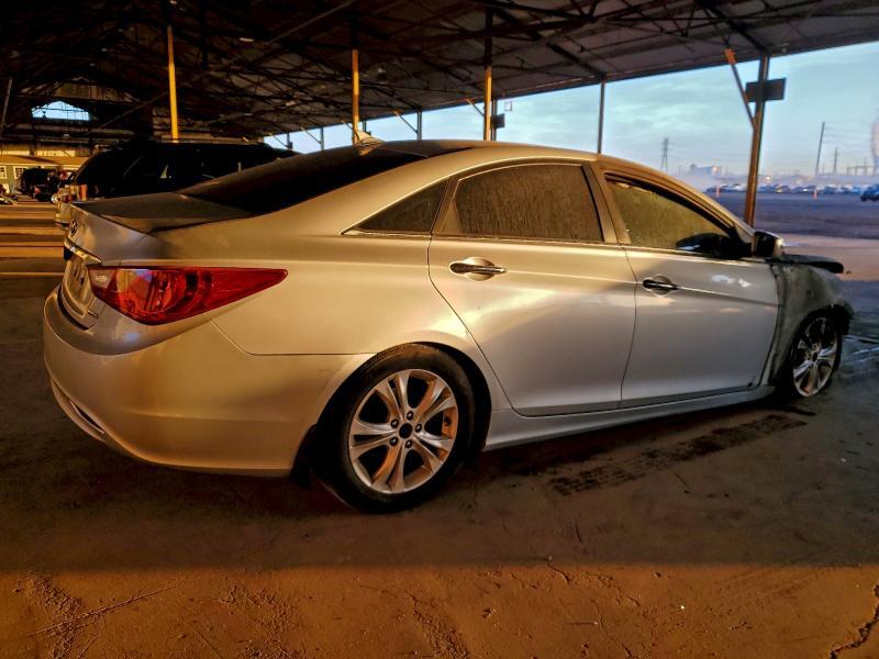 5NPEC4AC2BH142417 2011 HYUNDAI SONATA photo no. 3