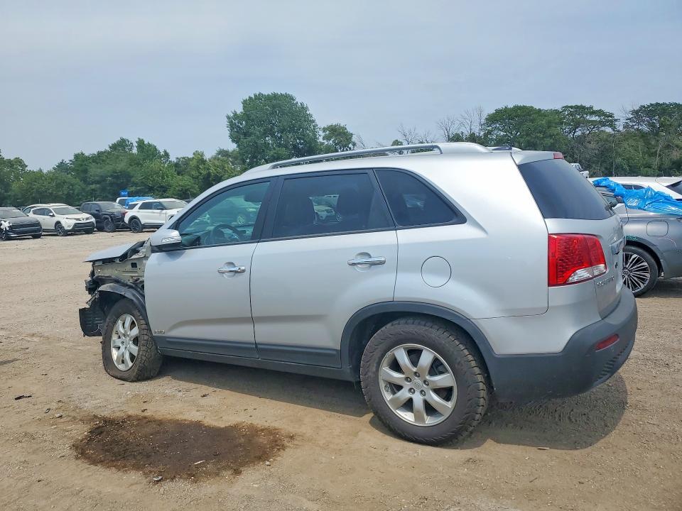 5XYKTCA16BG103753 2011 KIA SORENTO photo no. 2