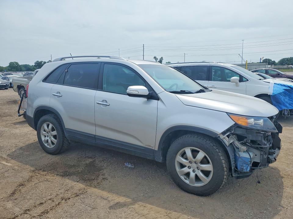 5XYKTCA16BG103753 2011 KIA SORENTO photo no. 4