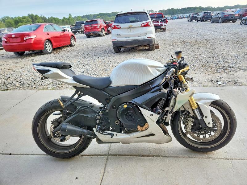 2011 SUZUKI GSX750 JS1GR7MAXB2101290