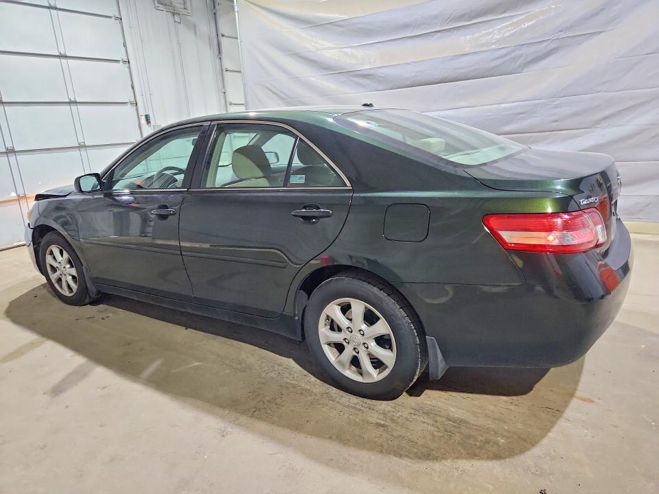 2011 TOYOTA CAMRY LE — Фото 2 из 12