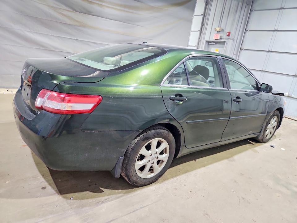 2011 TOYOTA CAMRY LE — Фото 3 из 12