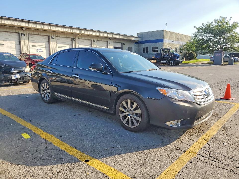 2011 TOYOTA AVALON LIMITED — Фото 4 из 12