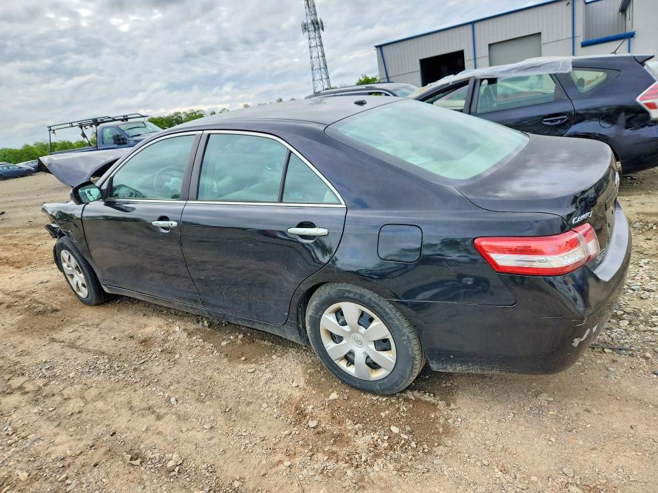 2011 TOYOTA CAMRY LE — Фото 2 из 12