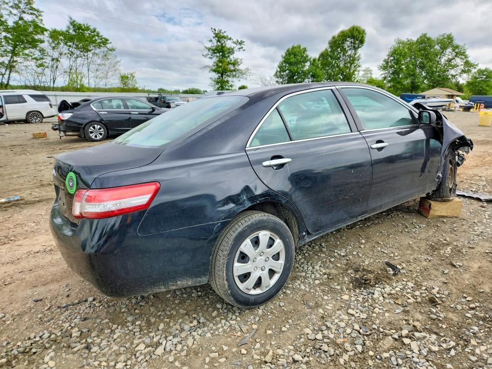 2011 TOYOTA CAMRY LE — Фото 3 из 12