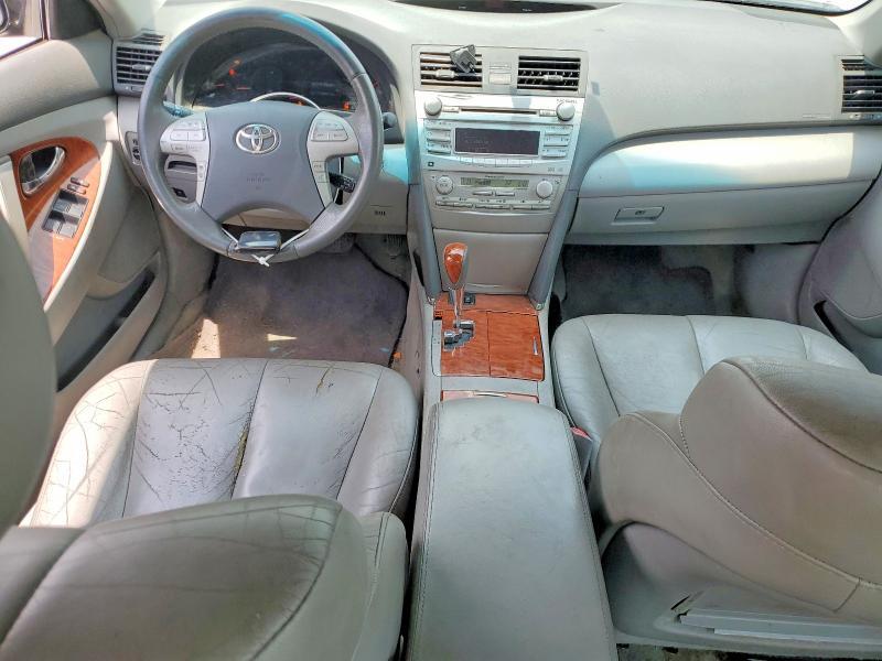 2011 TOYOTA CAMRY XLE V6 — Фото 8 из 12