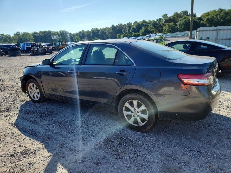 2011 TOYOTA CAMRY LE — Фото 2 из 12