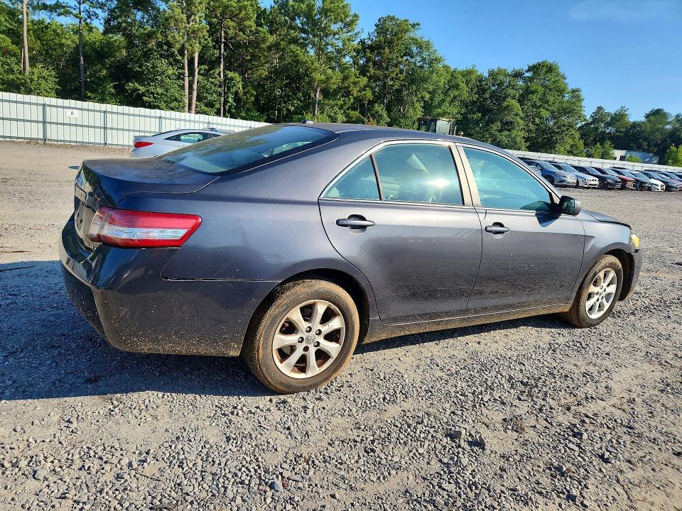 2011 TOYOTA CAMRY LE — Фото 3 из 12