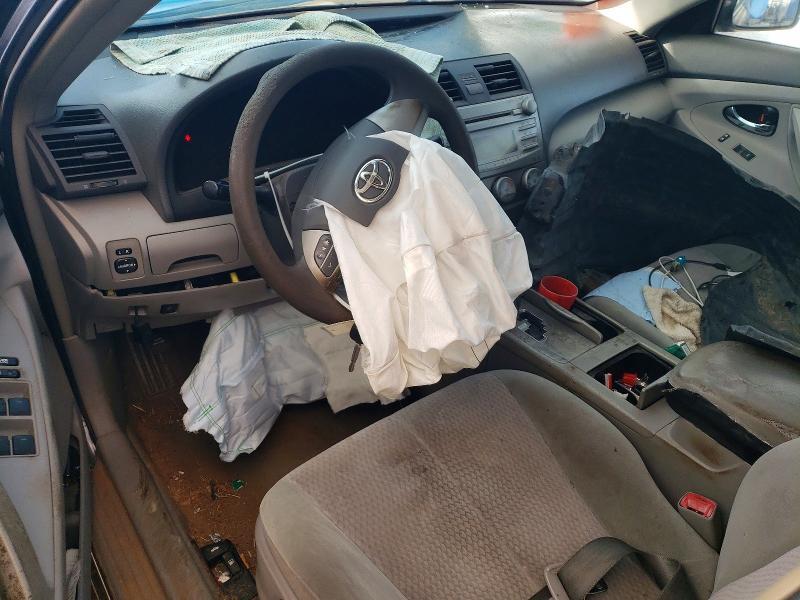 2011 TOYOTA CAMRY LE — Фото 8 из 12