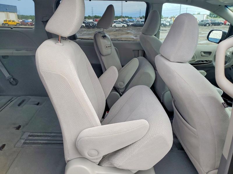 2011 TOYOTA SIENNA LE — Фото 11 из 13