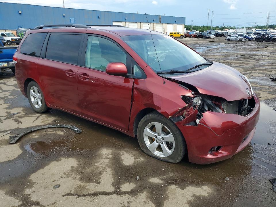 2011 TOYOTA SIENNA LE — Фото 4 из 13