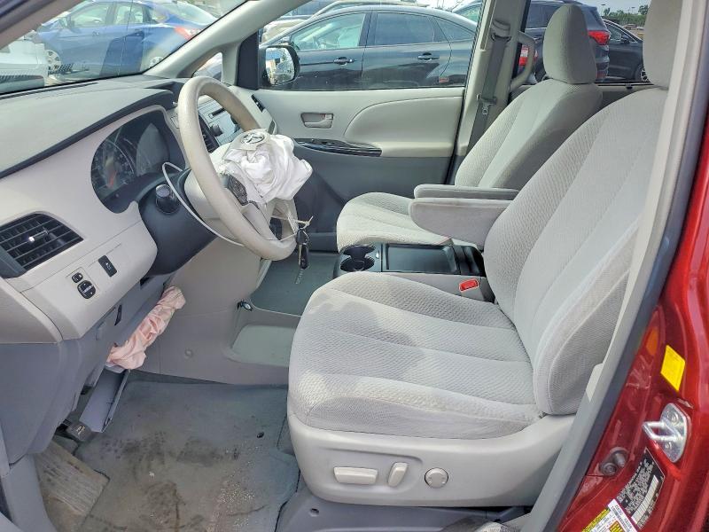 2011 TOYOTA SIENNA LE — Фото 7 из 13
