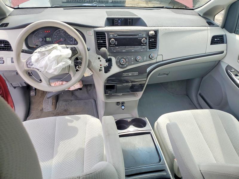 2011 TOYOTA SIENNA LE — Фото 8 из 13
