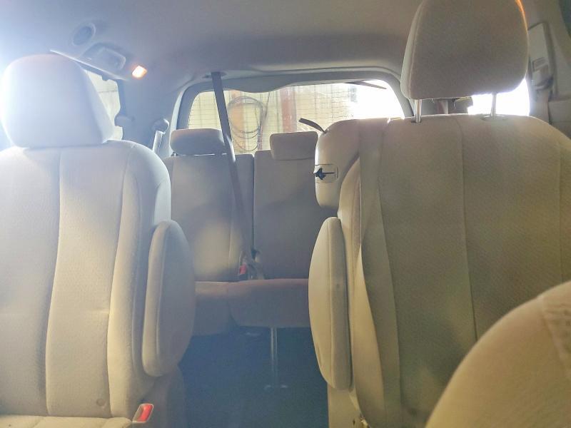 5TDKK3DC8BS003768 2011 TOYOTA SIENNA photo no. 10