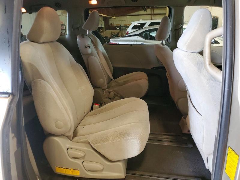 5TDKK3DC8BS003768 2011 TOYOTA SIENNA photo no. 11
