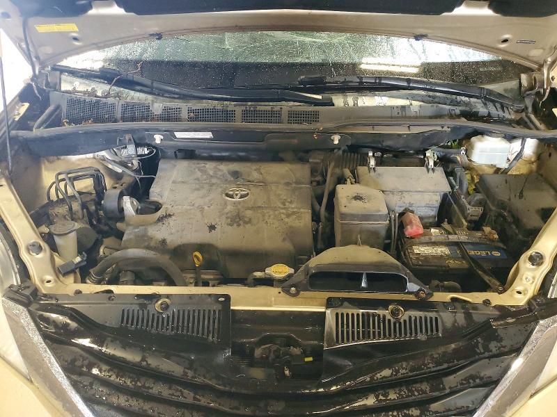 5TDKK3DC8BS003768 2011 TOYOTA SIENNA photo no. 12