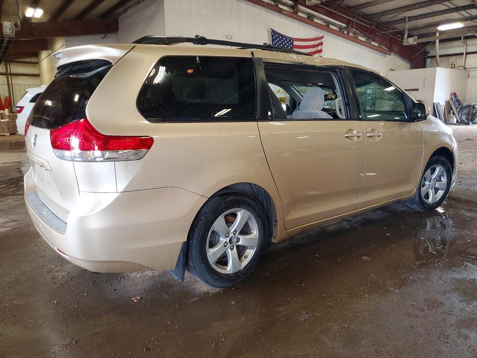 5TDKK3DC8BS003768 2011 TOYOTA SIENNA photo no. 3