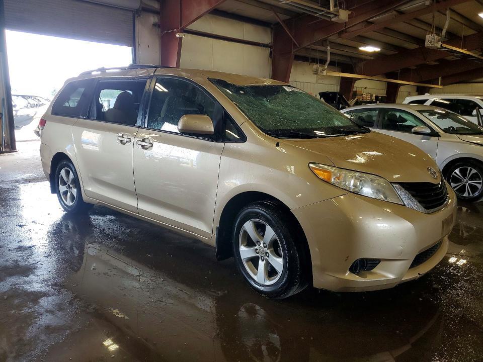 5TDKK3DC8BS003768 2011 TOYOTA SIENNA photo no. 4
