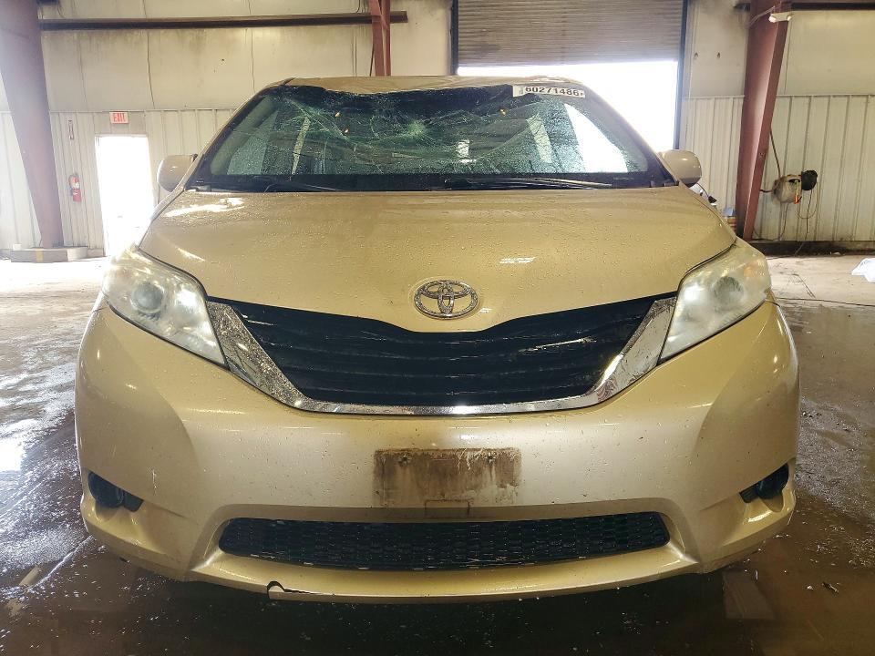 5TDKK3DC8BS003768 2011 TOYOTA SIENNA photo no. 5