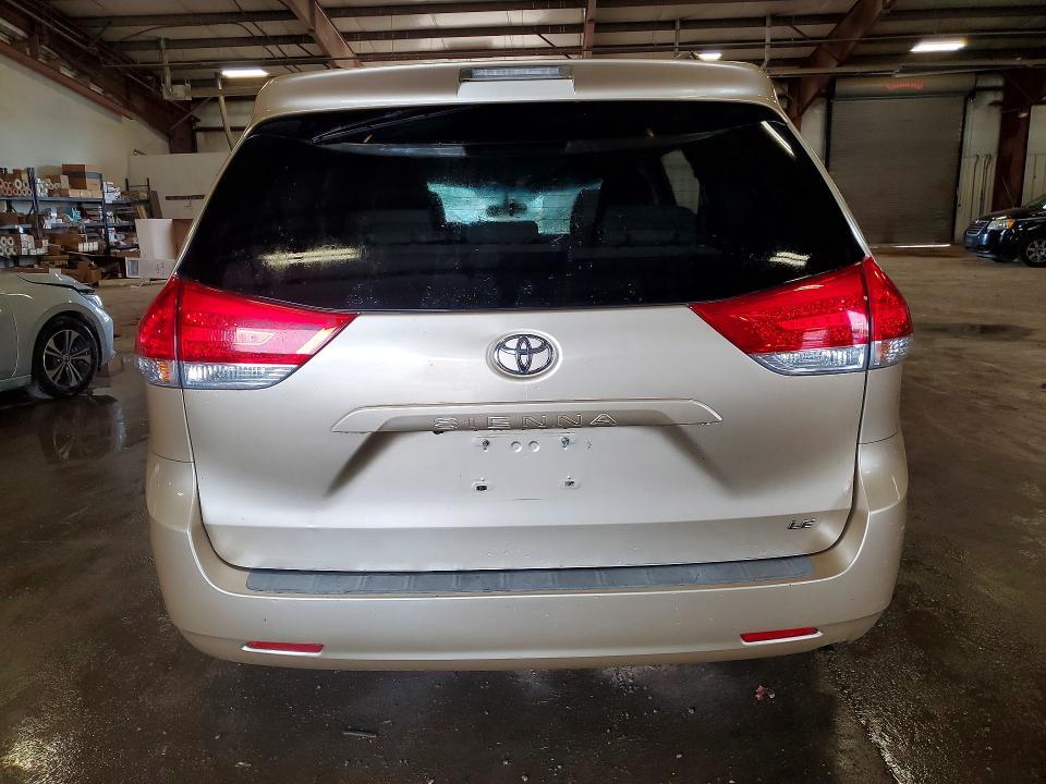 5TDKK3DC8BS003768 2011 TOYOTA SIENNA photo no. 6