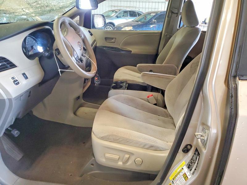 5TDKK3DC8BS003768 2011 TOYOTA SIENNA photo no. 7