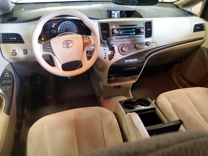 5TDKK3DC8BS003768 2011 TOYOTA SIENNA photo no. 8