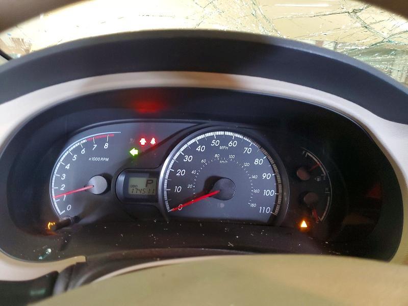 5TDKK3DC8BS003768 2011 TOYOTA SIENNA photo no. 9