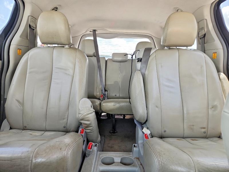 2011 TOYOTA SIENNA LE — Фото 10 из 13