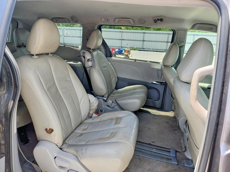 2011 TOYOTA SIENNA LE — Фото 11 из 13