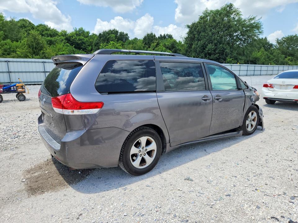 2011 TOYOTA SIENNA LE — Фото 3 из 13