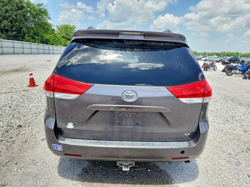 2011 TOYOTA SIENNA LE — Фото 6 из 13