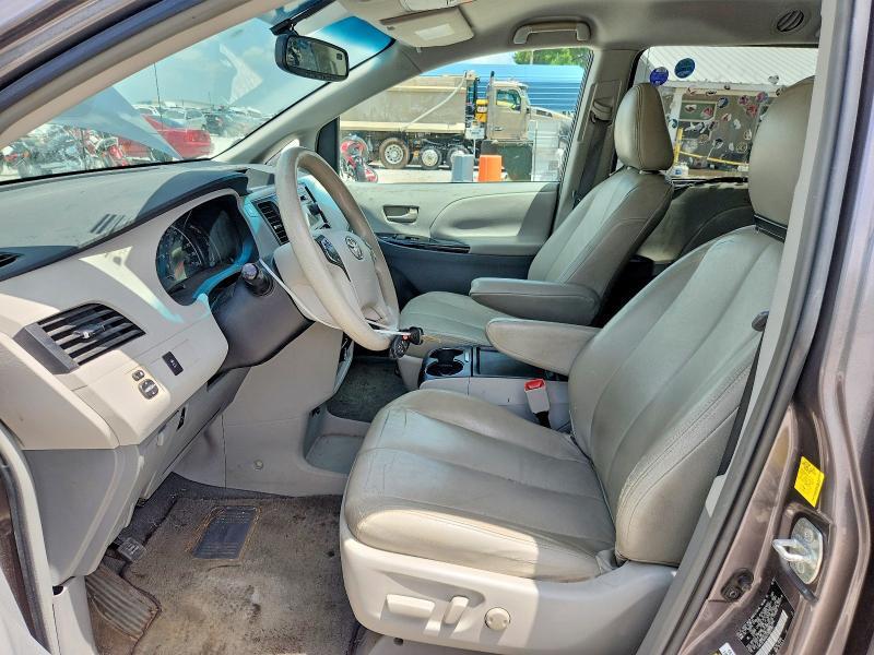 2011 TOYOTA SIENNA LE — Фото 7 из 13