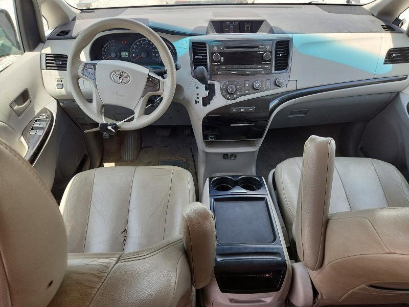 2011 TOYOTA SIENNA LE — Фото 8 из 13