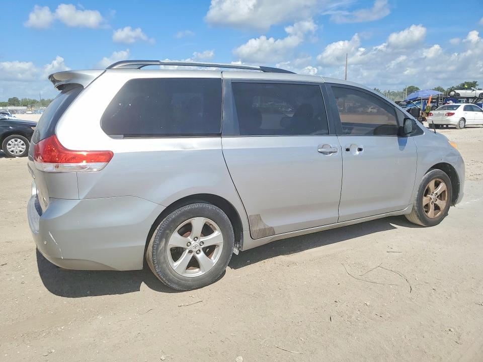 2011 TOYOTA SIENNA LE — Фото 3 из 13