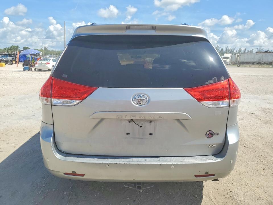2011 TOYOTA SIENNA LE — Фото 6 из 13