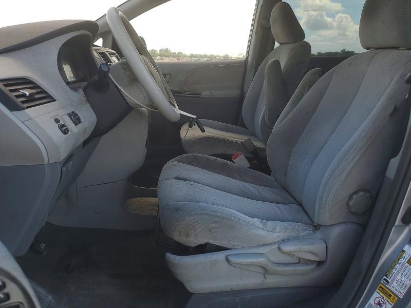 2011 TOYOTA SIENNA LE — Фото 7 из 13