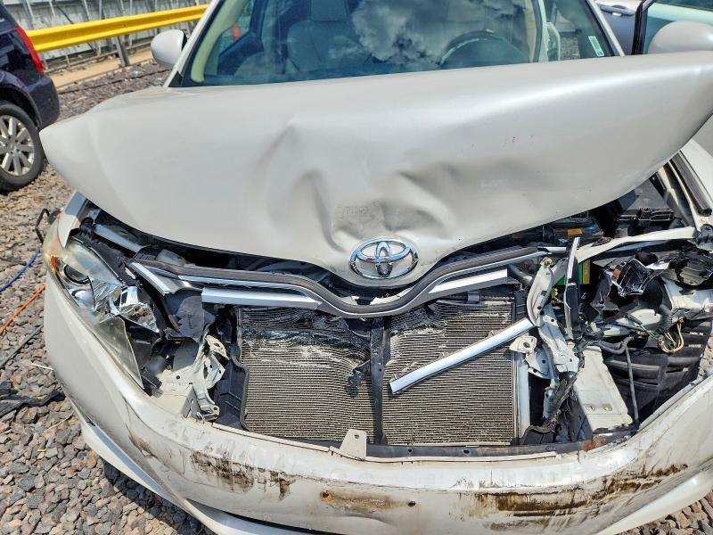 2011 TOYOTA VENZA AWD V6 — Фото 12 из 13