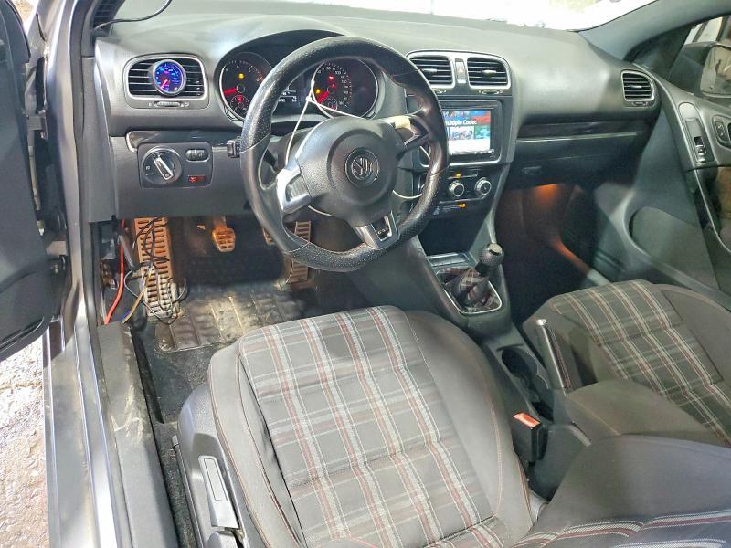 2011 VOLKSWAGEN GTI — Фото 8 из 12